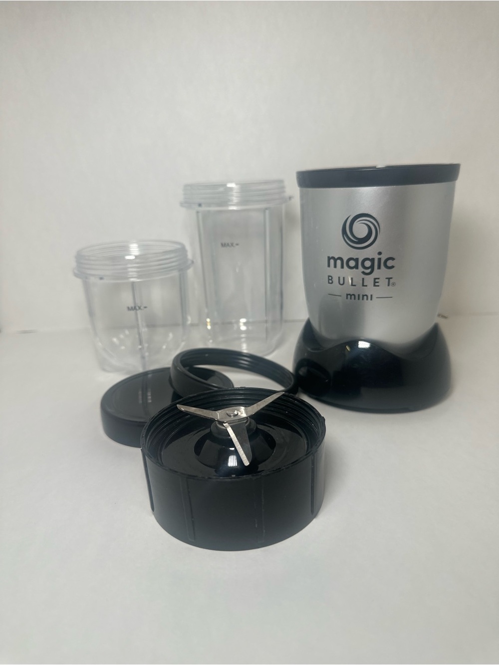 Magic Bullet Mini Blender MINI0100 2 Cups Blade Lids Silver Black